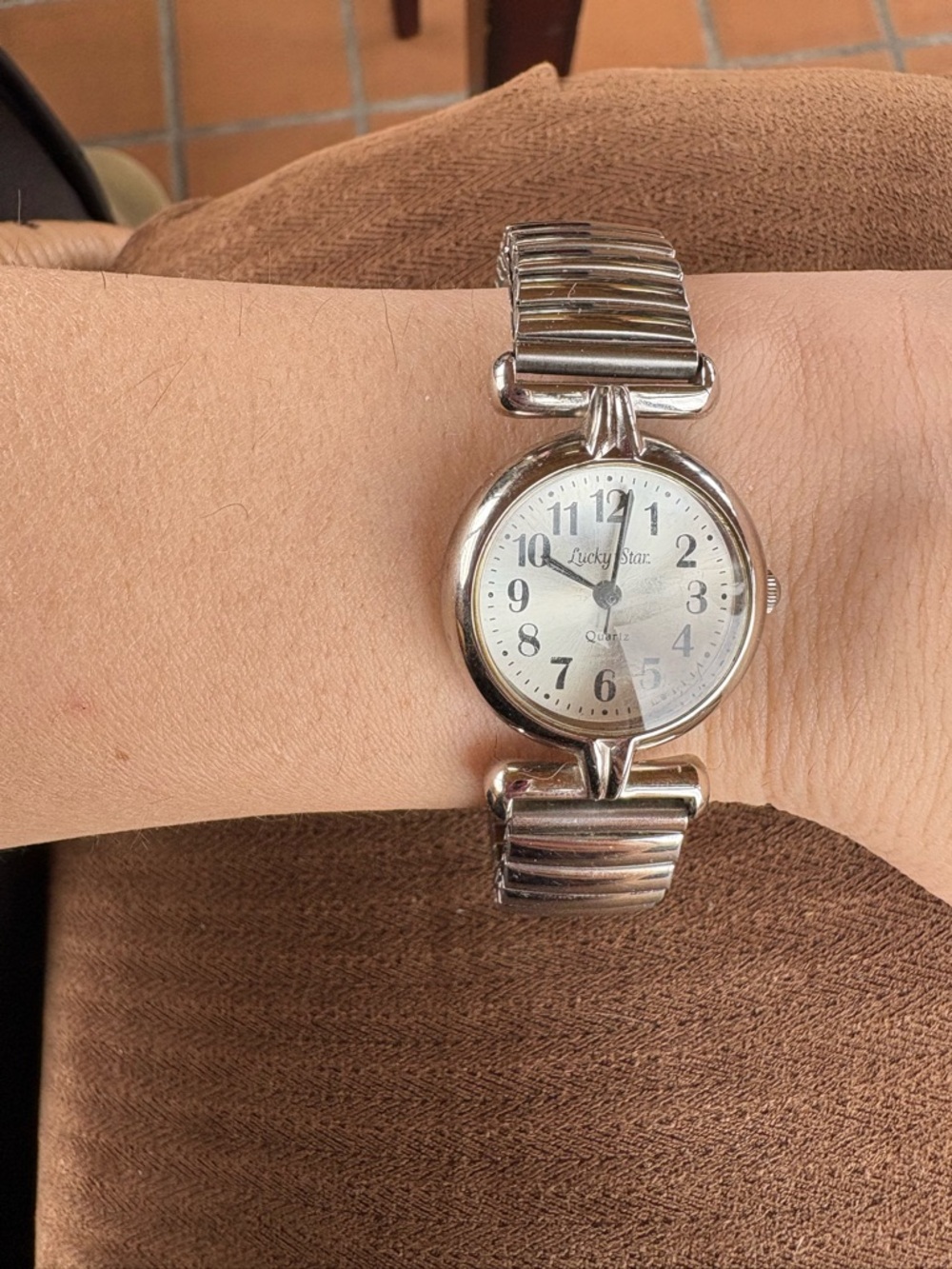 Vintage Lucky Star Silver-Tone Women's Stretch Band Watch needs battery
